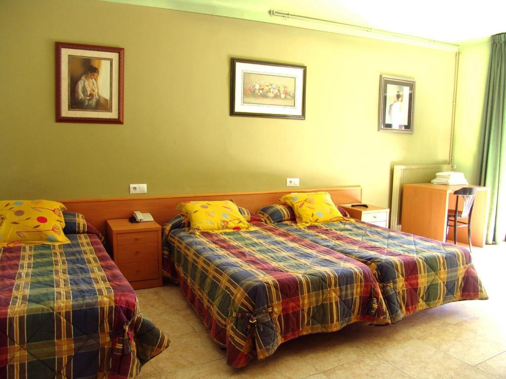 Hotel Pinxo سانتا كولوما دي فارنرس الغرفة الصورة