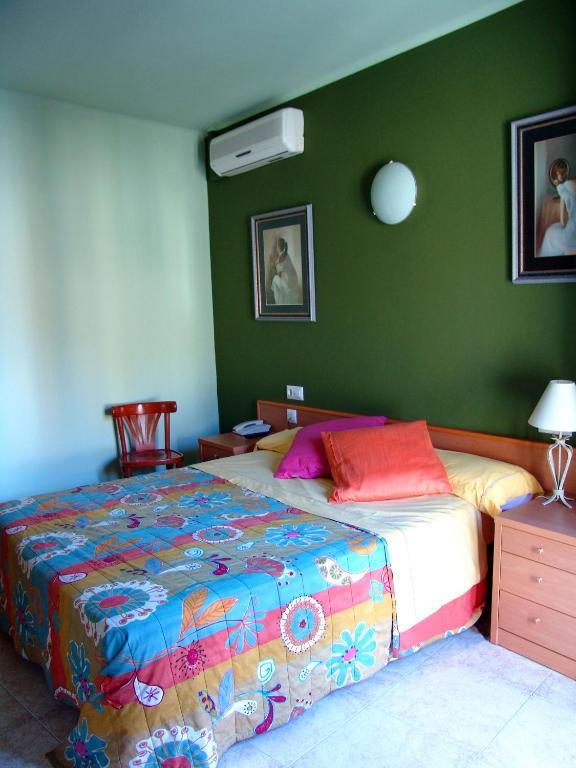 Hotel Pinxo سانتا كولوما دي فارنرس الغرفة الصورة